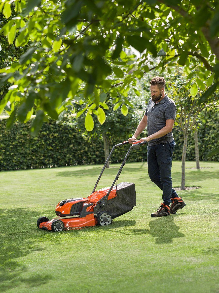 Husqvarna Akku-Rasenmäher LC 251i ohne Akku und Ladegerät