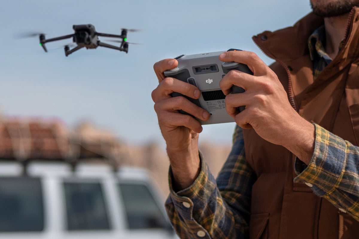 DJI Mavic 3 Pro (DJI RC Fernsteuerung)